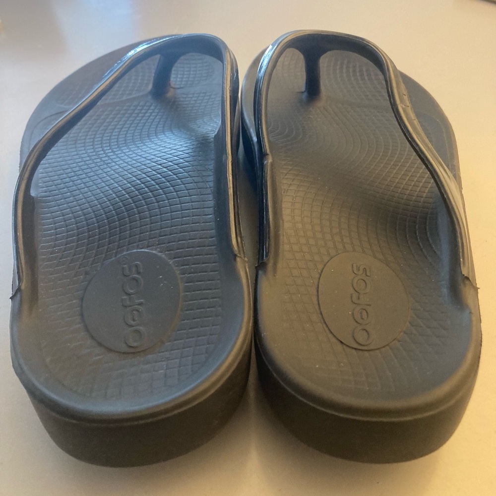 OOFOS Black Comfort Sandals - Picture 7 of 8